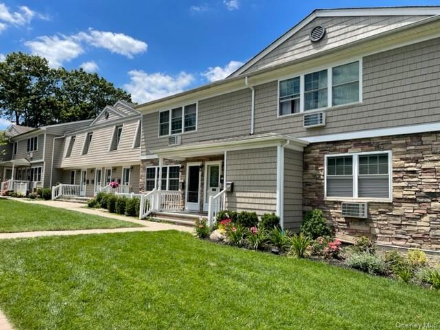 #2 photo, 50 Fairfield Way, Commack , NY 11725
