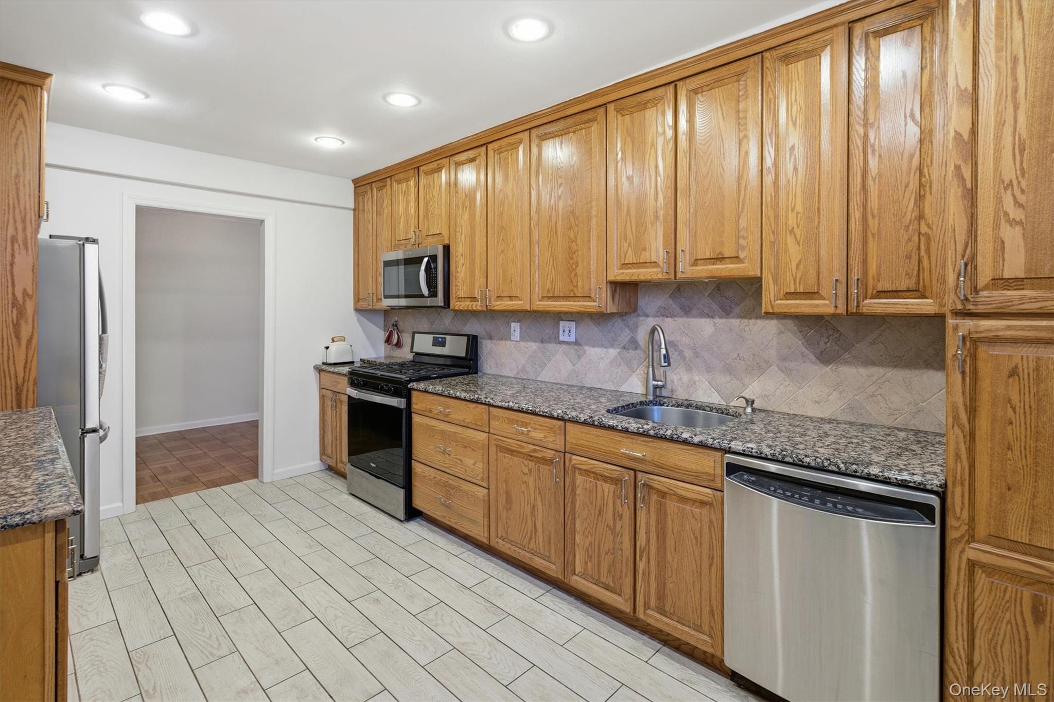 #10 photo, 25 Chapel Pl., Great Neck , NY 11021