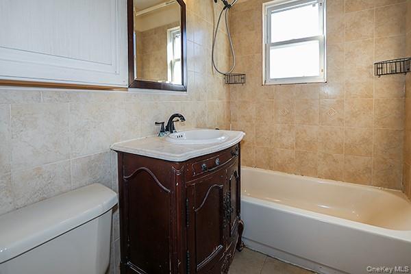 #13 photo, 665 FOCH Boulevard, Williston Park , NY 11596