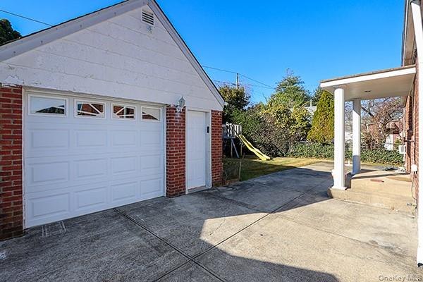 #20 photo, 665 FOCH Boulevard, Williston Park , NY 11596