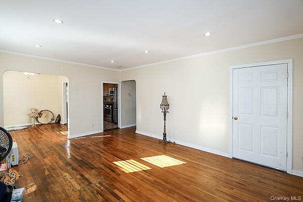 #3 photo, 665 FOCH Boulevard, Williston Park , NY 11596