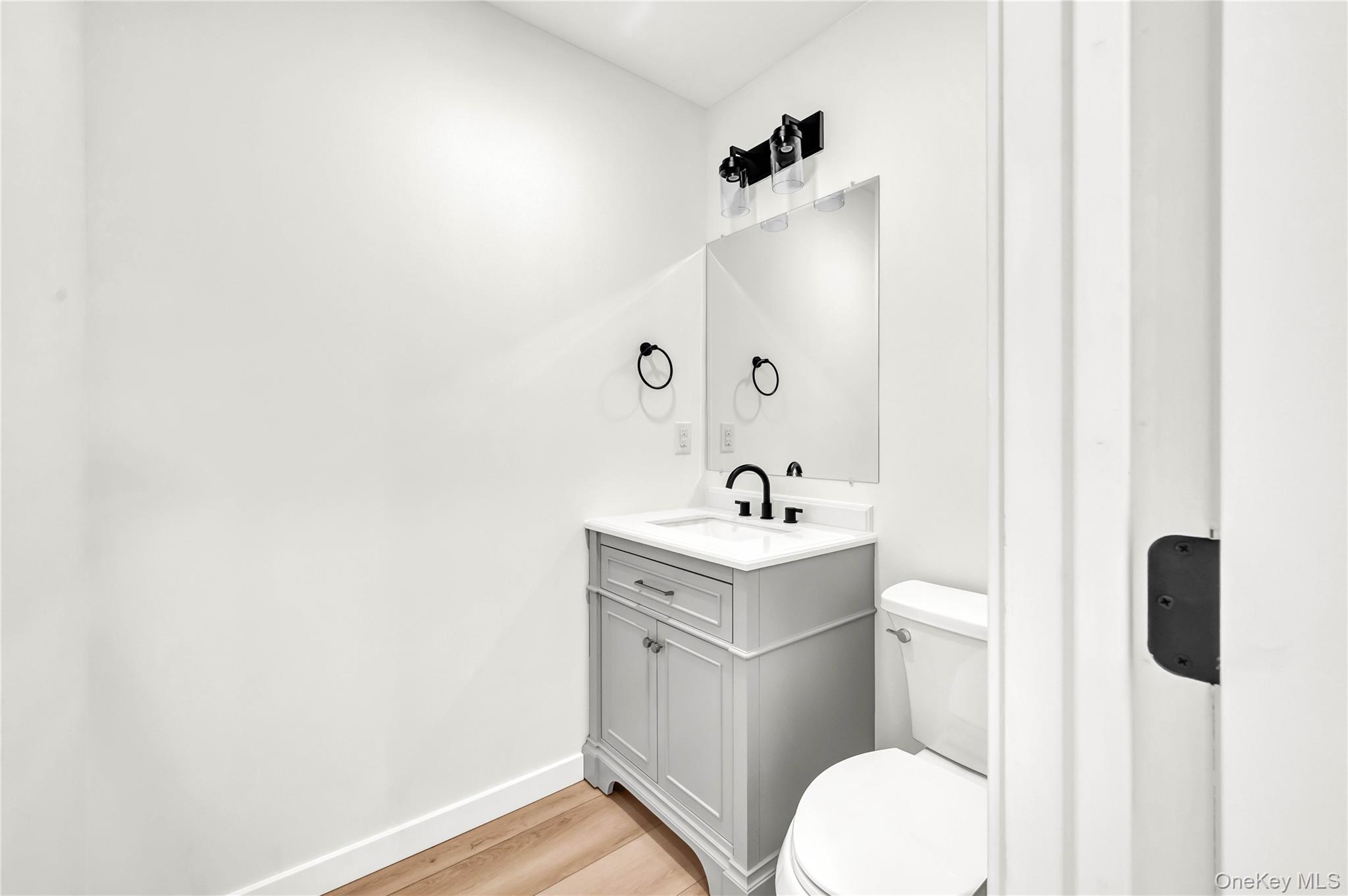 #12 photo, 670 E Main Street, Jefferson Valley , NY 10535