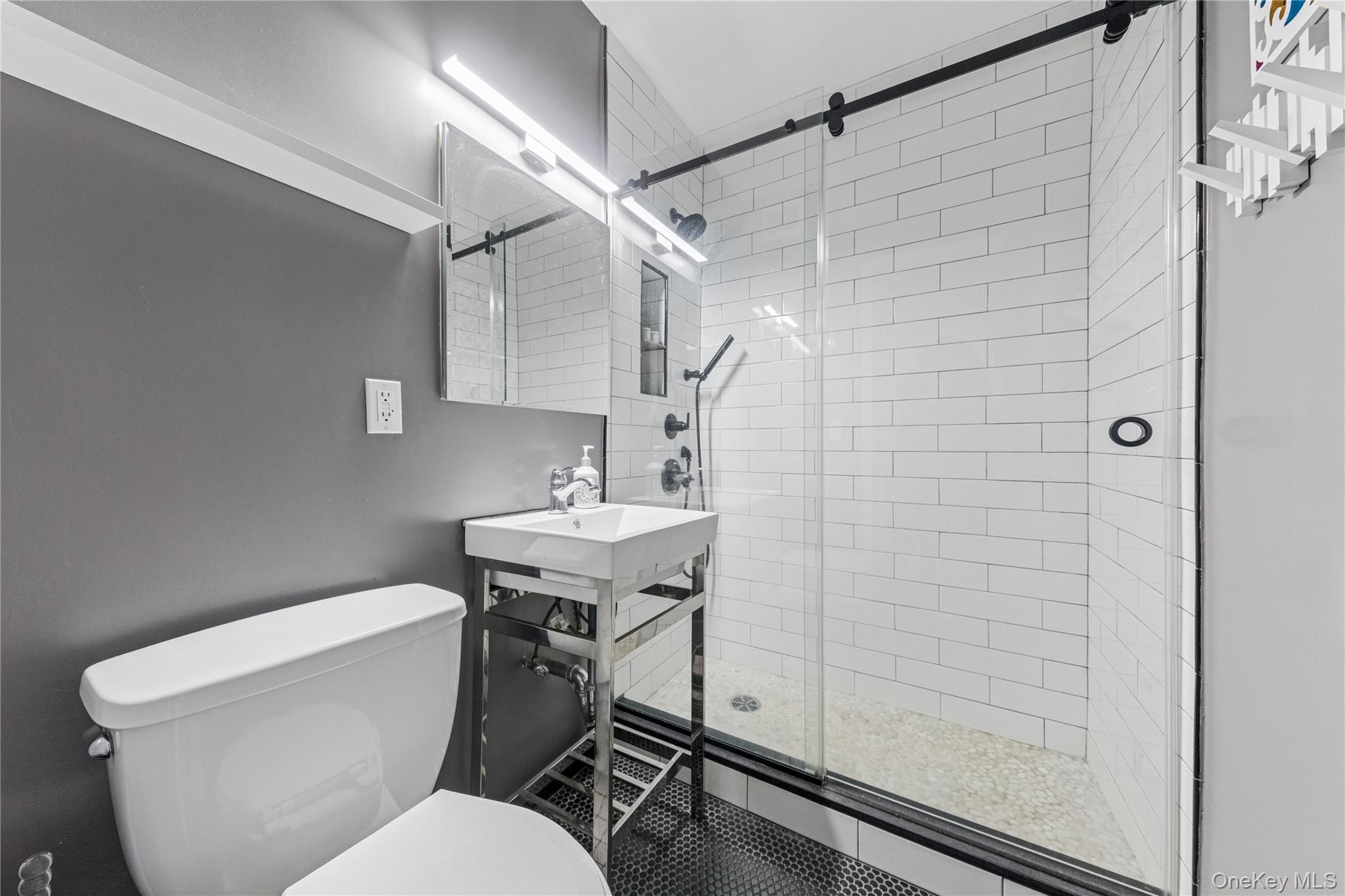 #11 photo, 2400 Johnson Avenue, Bronx , NY 10463