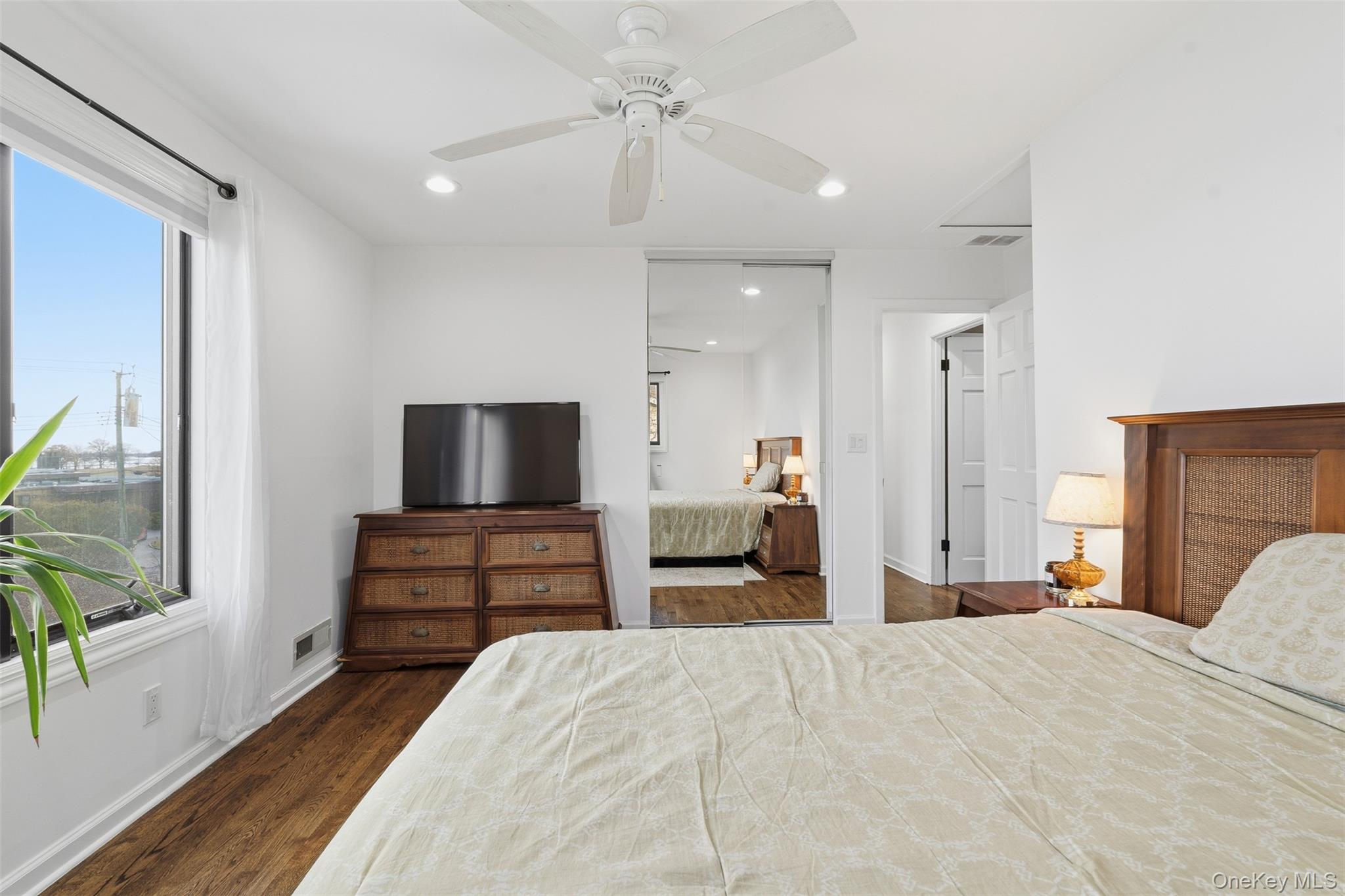 #14 photo, 76 Kensington Oval, New Rochelle , NY 10805