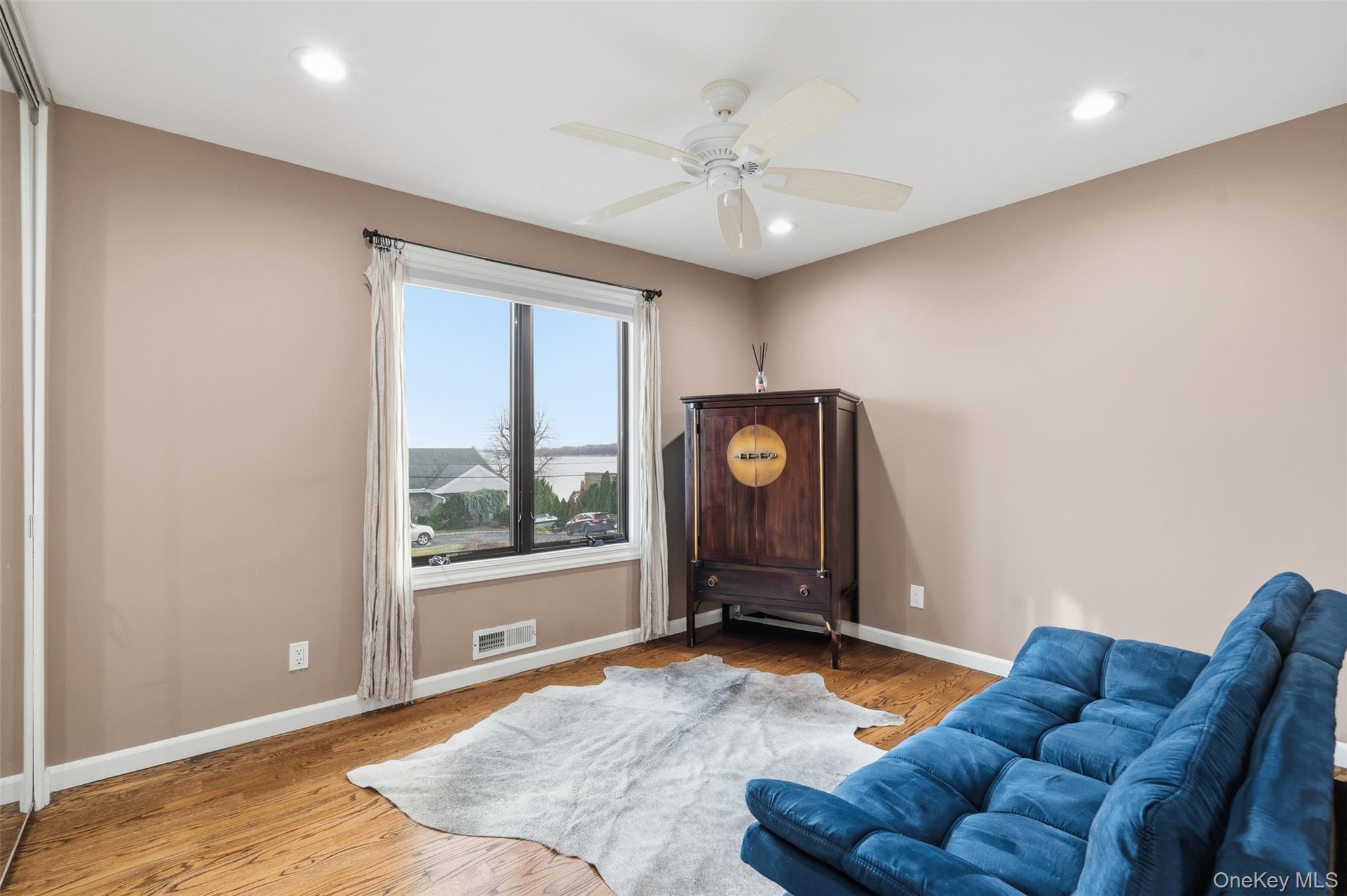 #16 photo, 76 Kensington Oval, New Rochelle , NY 10805