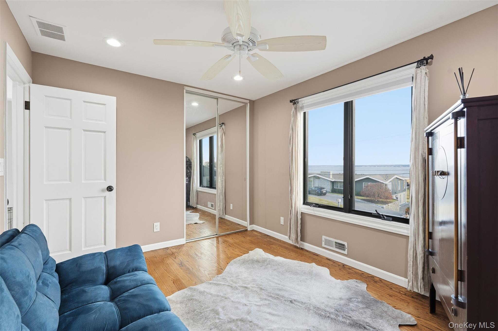 #17 photo, 76 Kensington Oval, New Rochelle , NY 10805