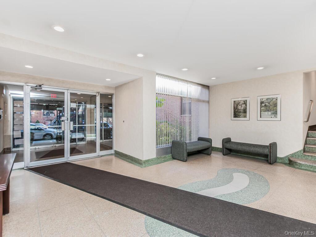 #11 photo, 645 W 239th Street, 브롱크스 Bronx , NY 10463