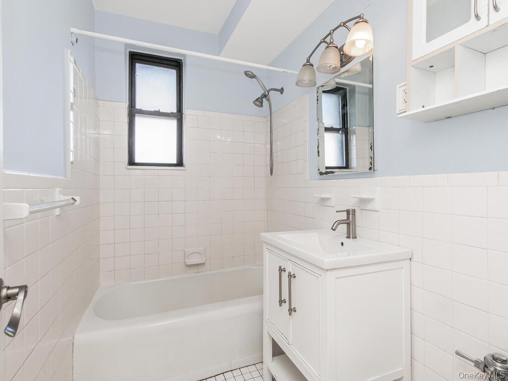 #7 photo, 645 W 239th Street, 브롱크스 Bronx , NY 10463