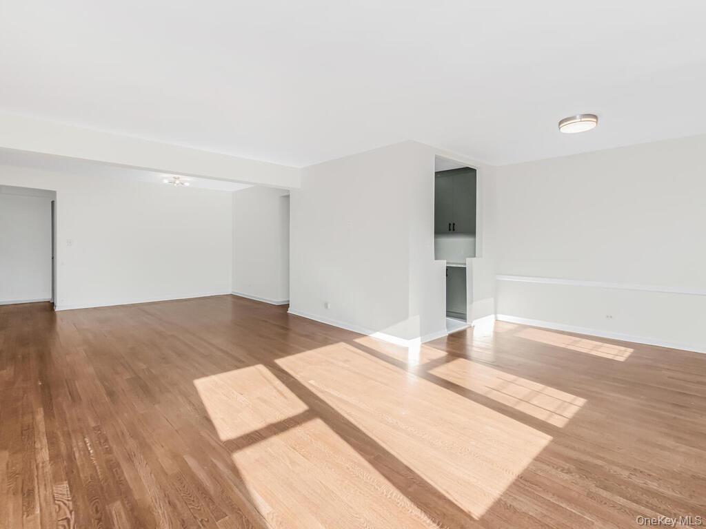 #9 photo, 645 W 239th Street, 브롱크스 Bronx , NY 10463