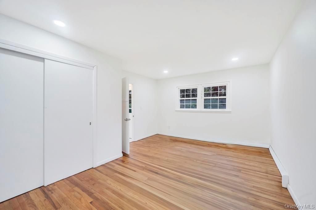 #12 photo, 468 Ferndale Boulevard, מחוז סאפוק Islip , NY 11751