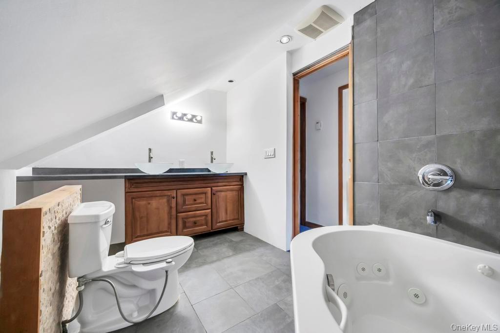 #18 photo, 9 Redwood Lane, Levittown , NY 11756