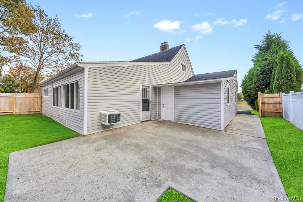 #4 photo, 9 Redwood Lane, Levittown , NY 11756