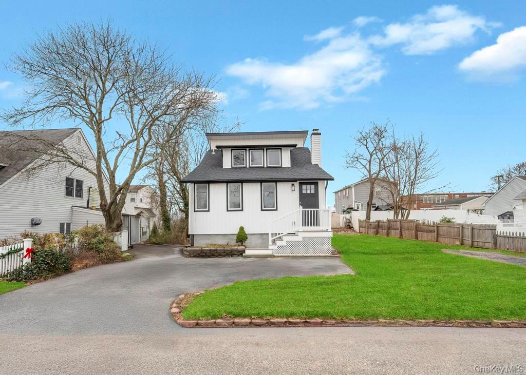 #2 photo, 751 S Hickory Street, Lindenhurst , NY 11757