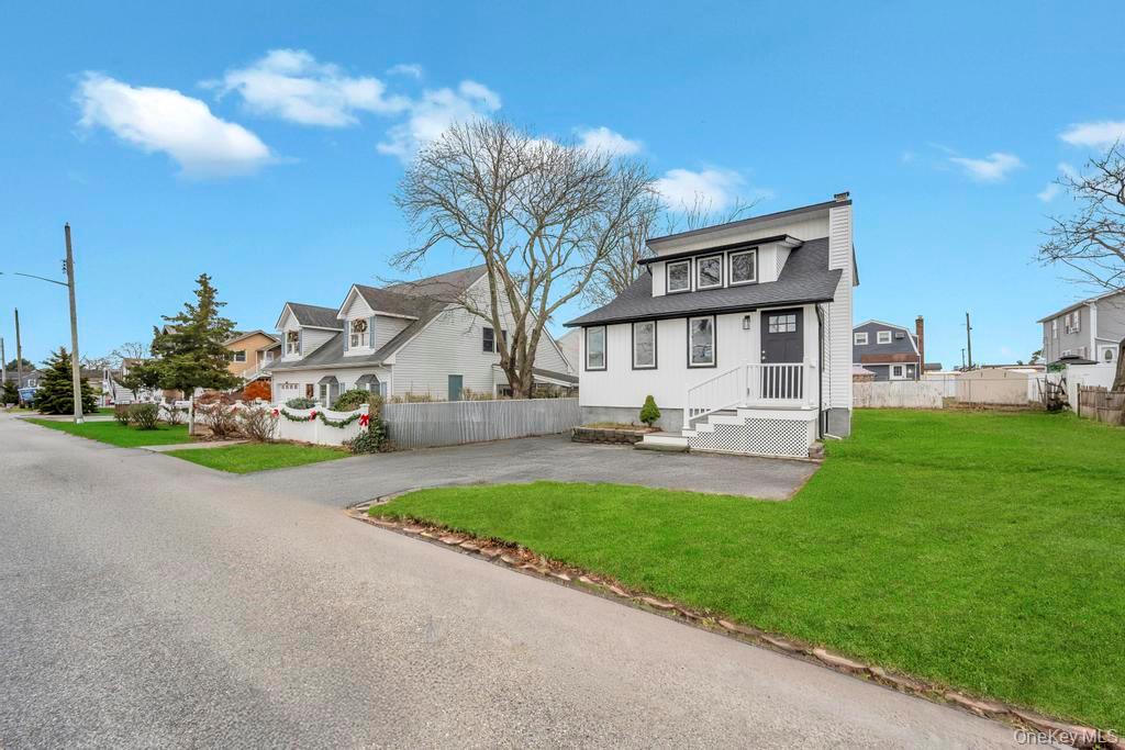 #4 photo, 751 S Hickory Street, Lindenhurst , NY 11757