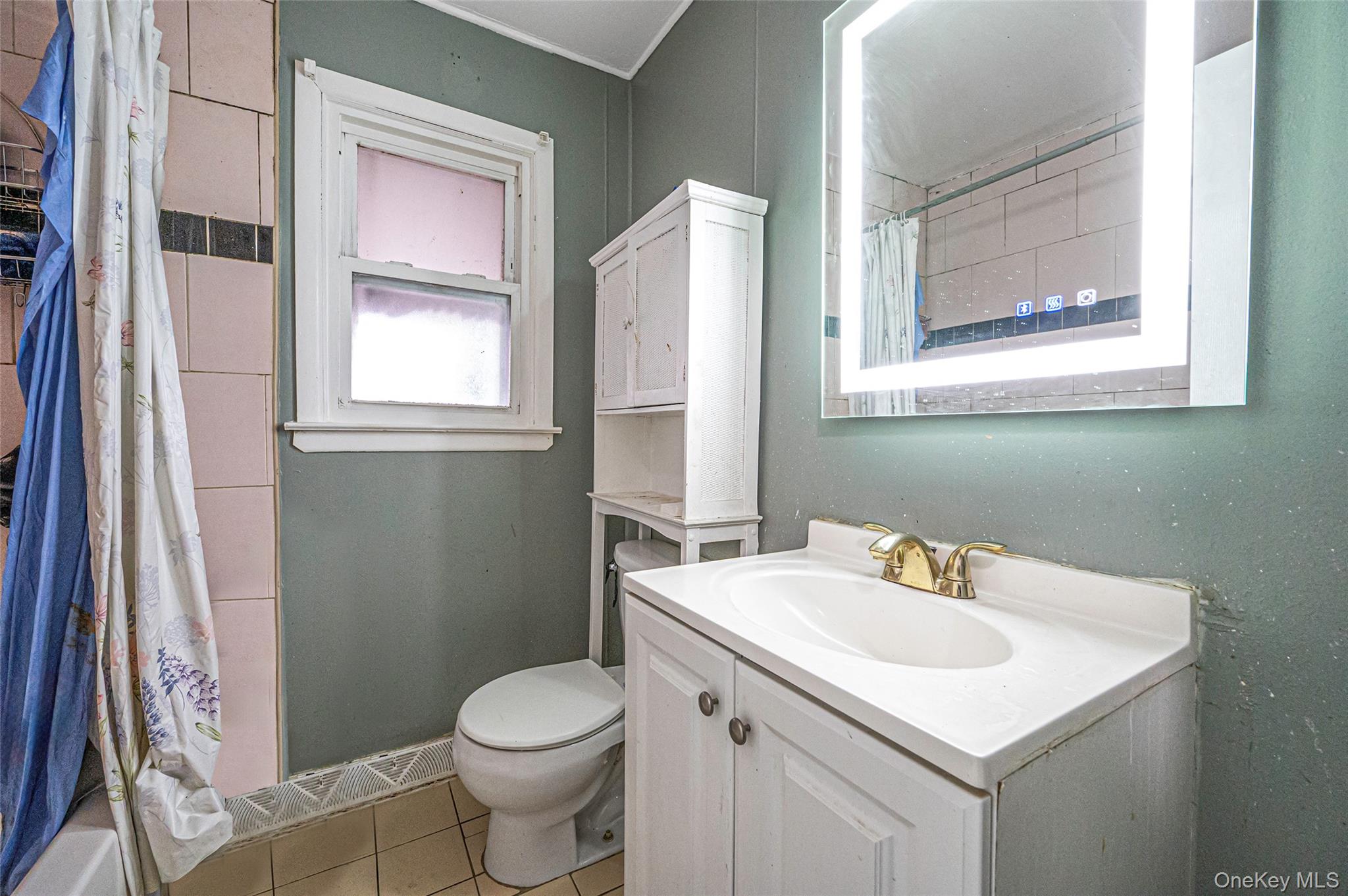 #13 photo, 3 Poplar Road, Amityville , NY 11701