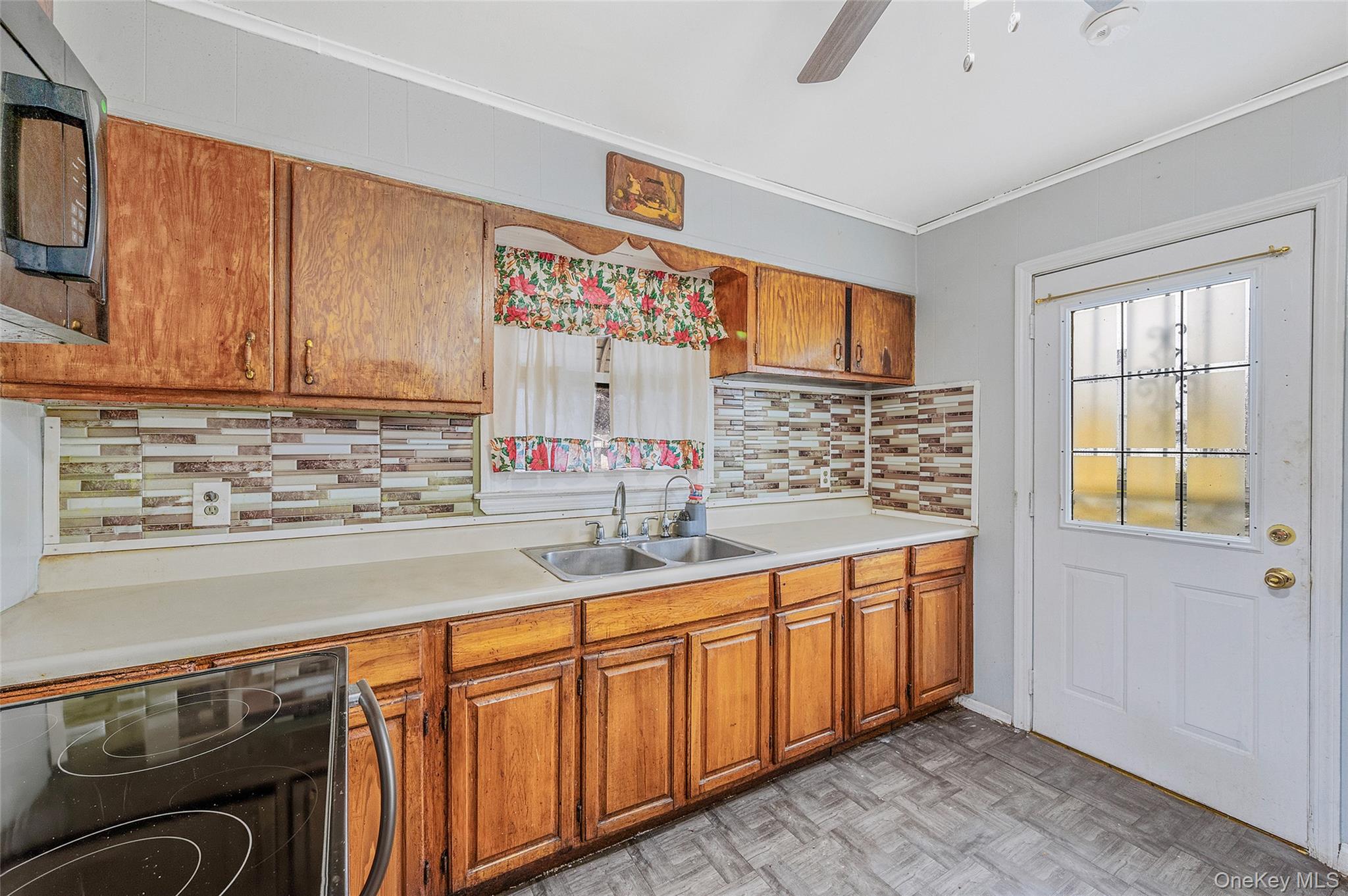 #7 photo, 3 Poplar Road, Amityville , NY 11701