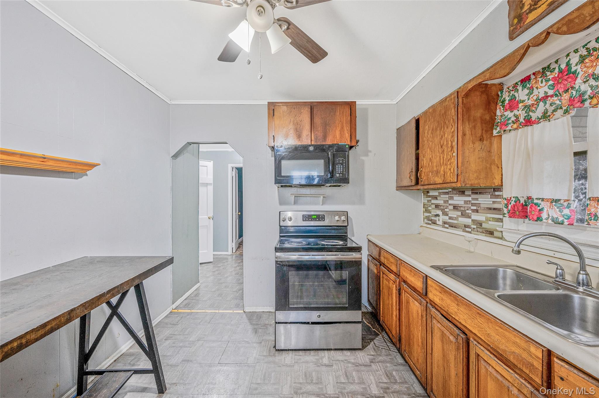 #8 photo, 3 Poplar Road, Amityville , NY 11701