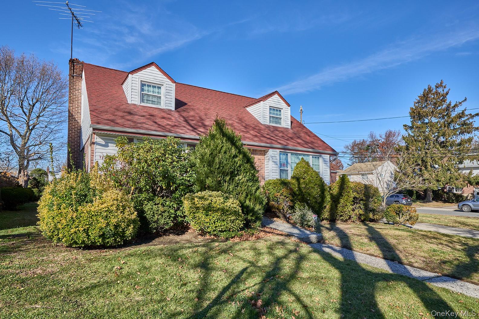 #3 photo, 1068 Ashley Drive, Valley Stream , NY 11580