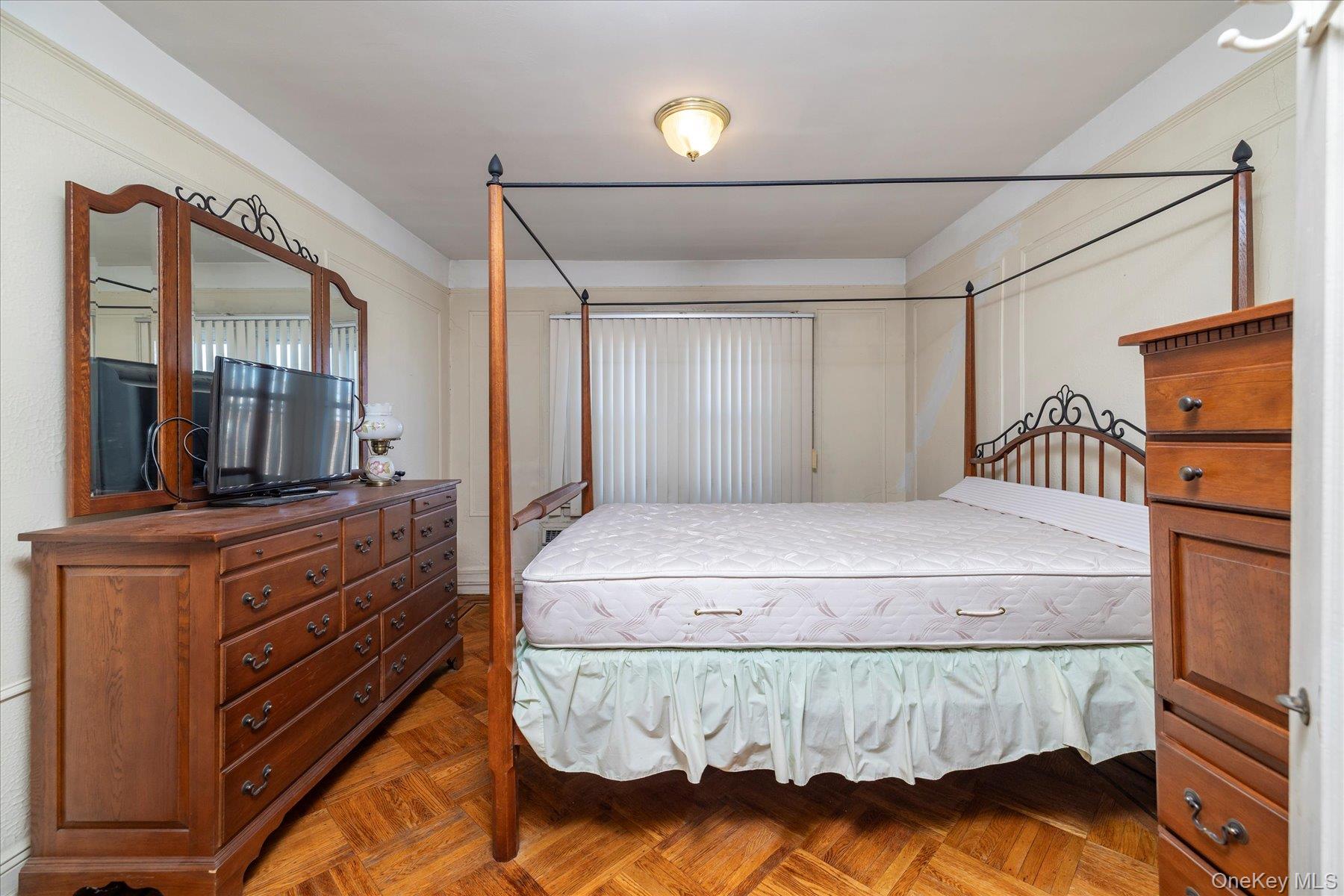 #11 photo, 53-54 66th Street, קווינס Maspeth , NY 11378