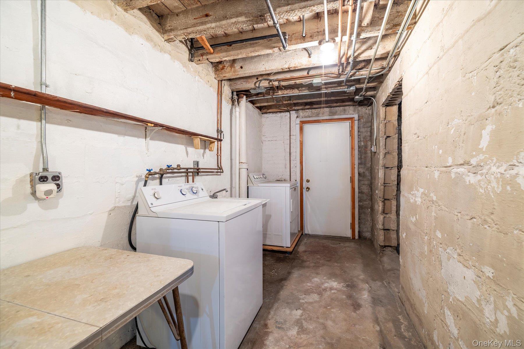 #19 photo, 53-54 66th Street, קווינס Maspeth , NY 11378