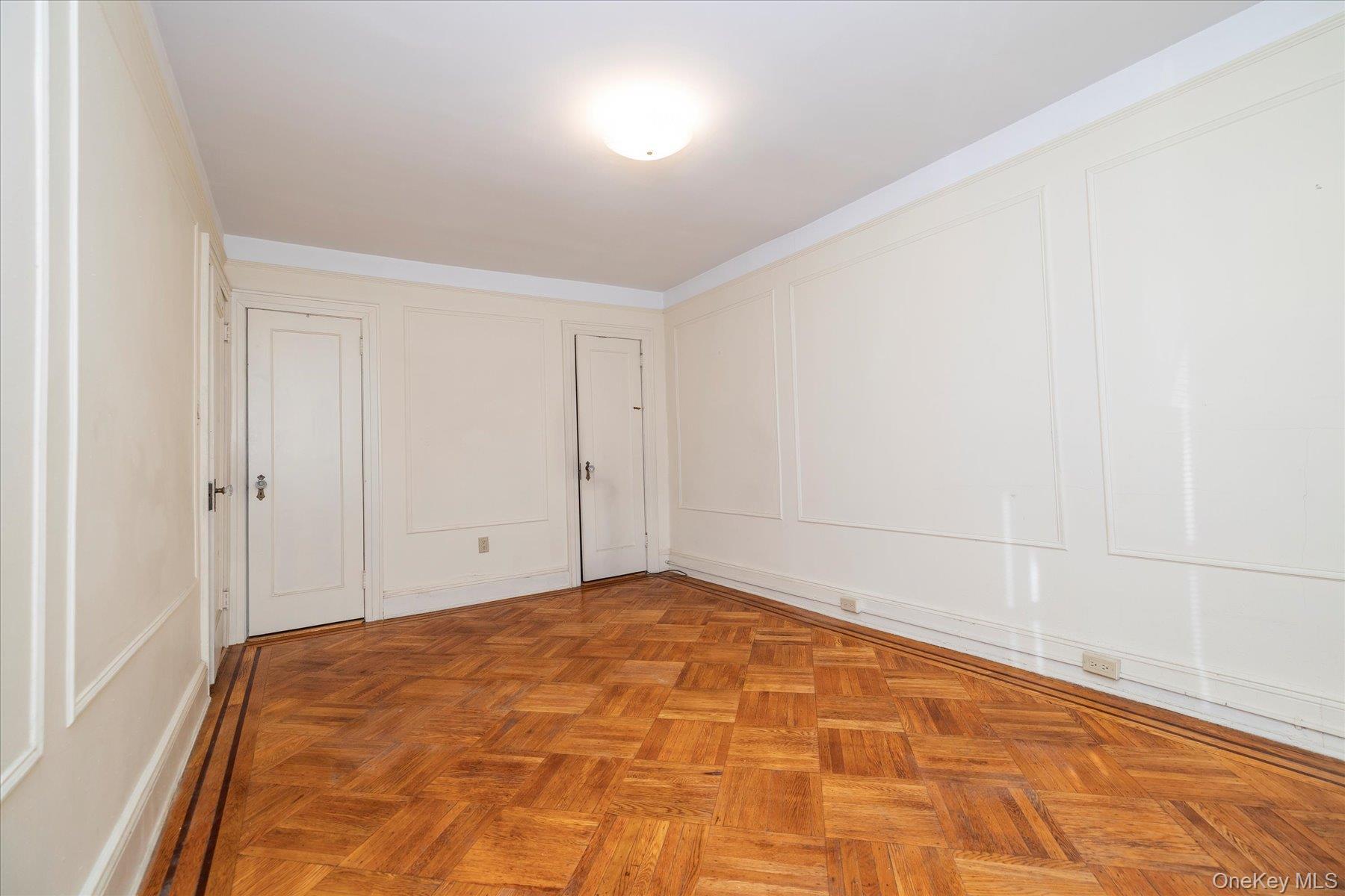 #9 photo, 53-54 66th Street, קווינס Maspeth , NY 11378