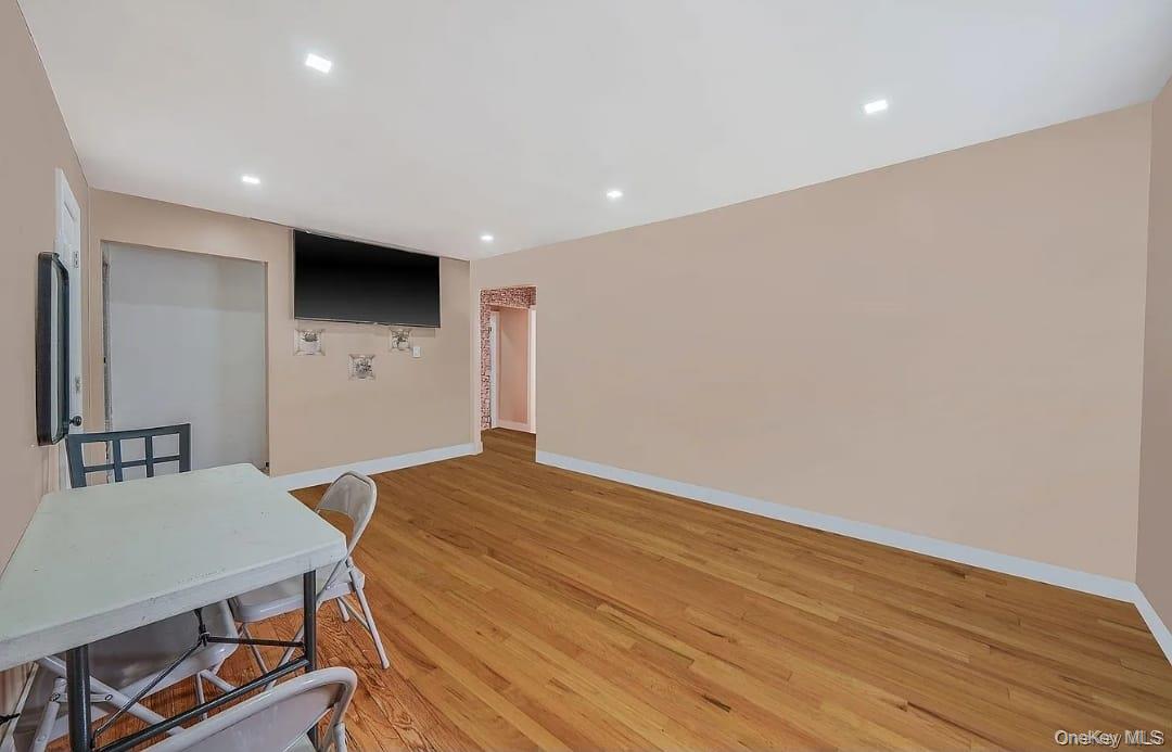 #4 photo, 20202 109th Avenue, कुईंस Saint Albans , NY 11412