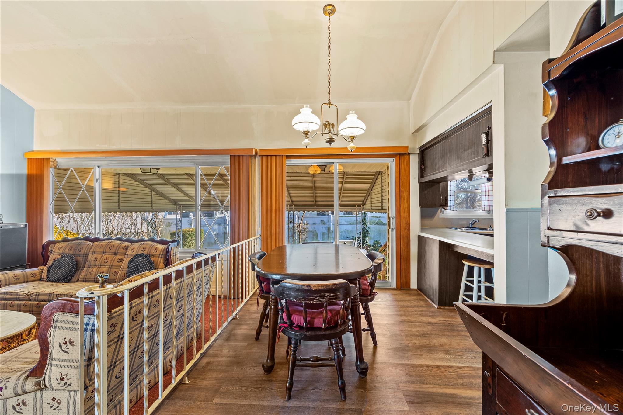 #2 photo, 251 1st Avenue, 롱 아일랜드 Massapequa Park , NY 11762