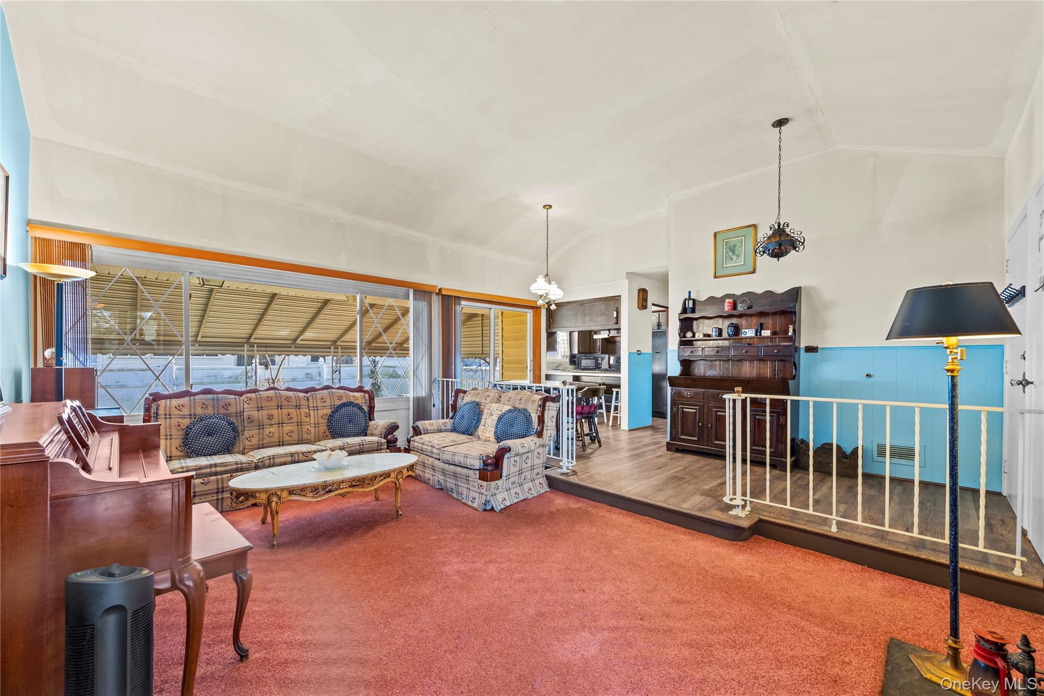 #3 photo, 251 1st Avenue, 롱 아일랜드 Massapequa Park , NY 11762