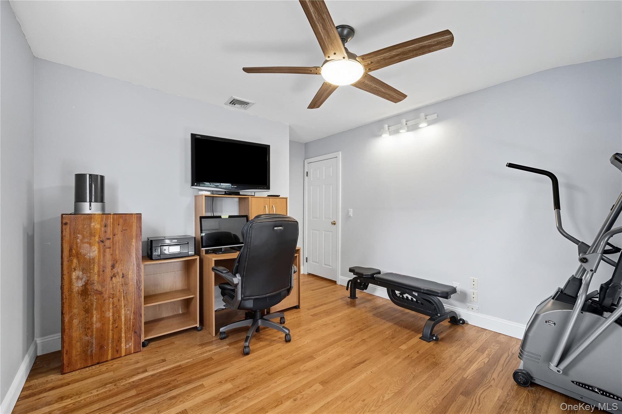 #20 photo, 20 MacArthur Boulevard, Саффолк ‖ Hauppauge , NY 11788