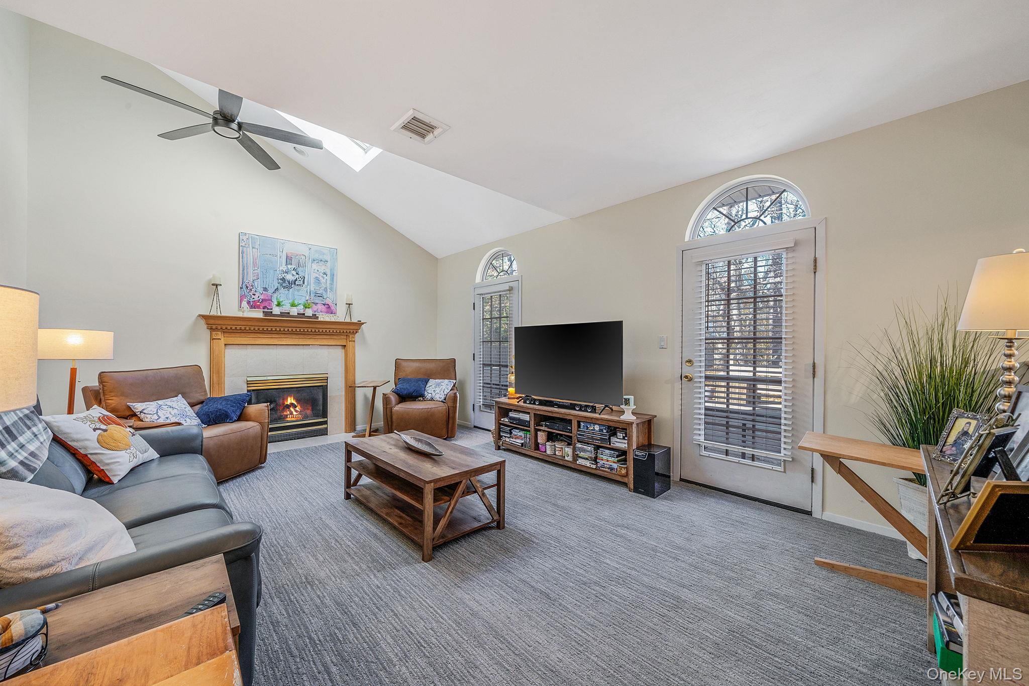 #13 photo, 9 Minto Court, מחוז סאפוק Centereach , NY 11720