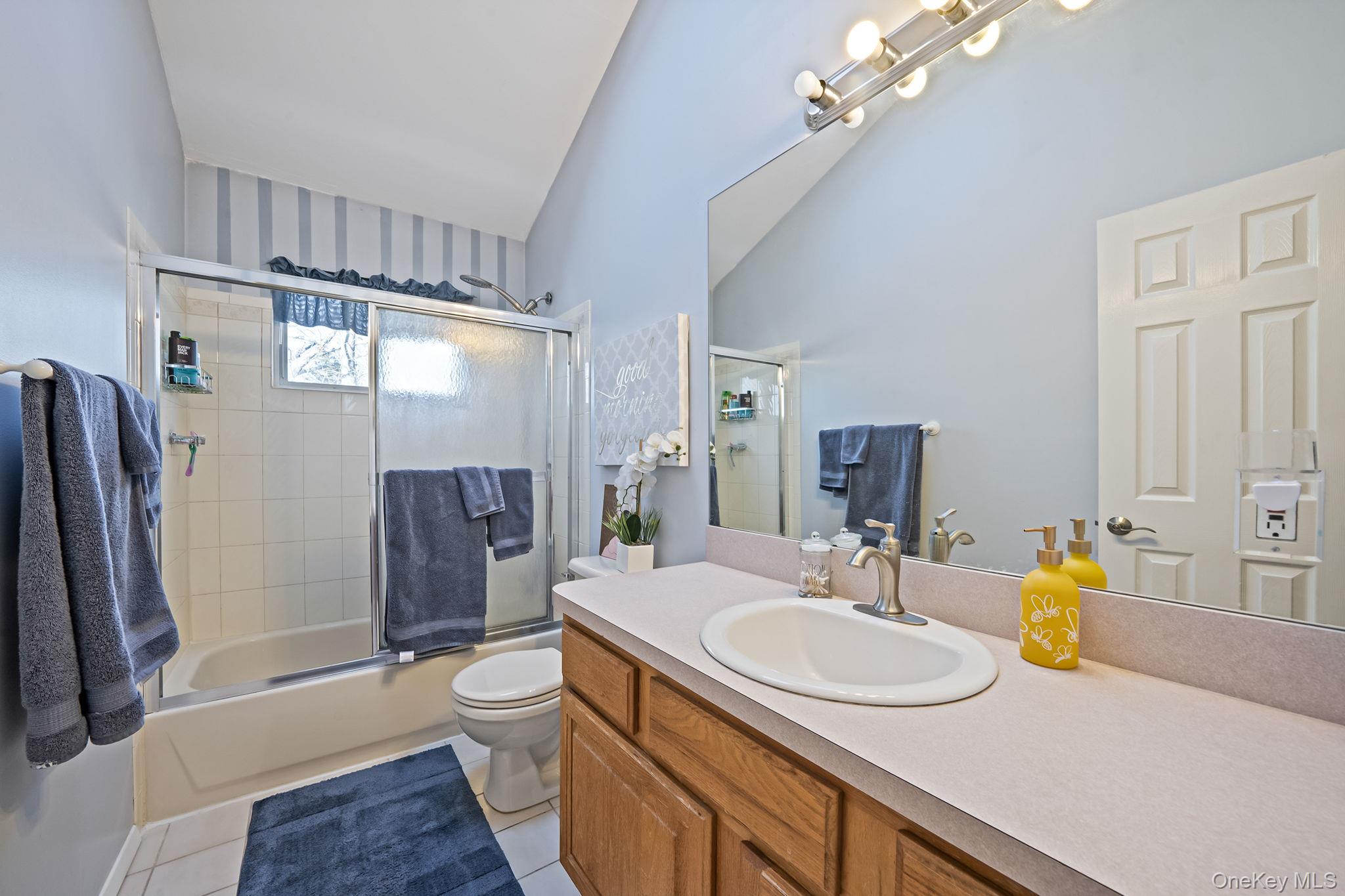 #17 photo, 9 Minto Court, מחוז סאפוק Centereach , NY 11720