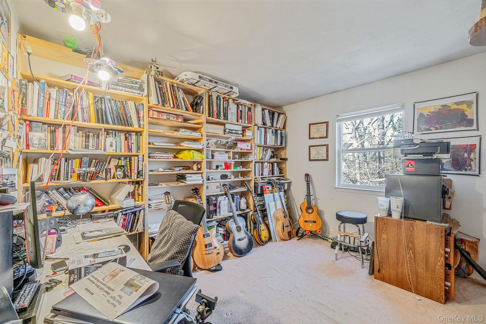 #20 photo, 9 Minto Court, מחוז סאפוק Centereach , NY 11720