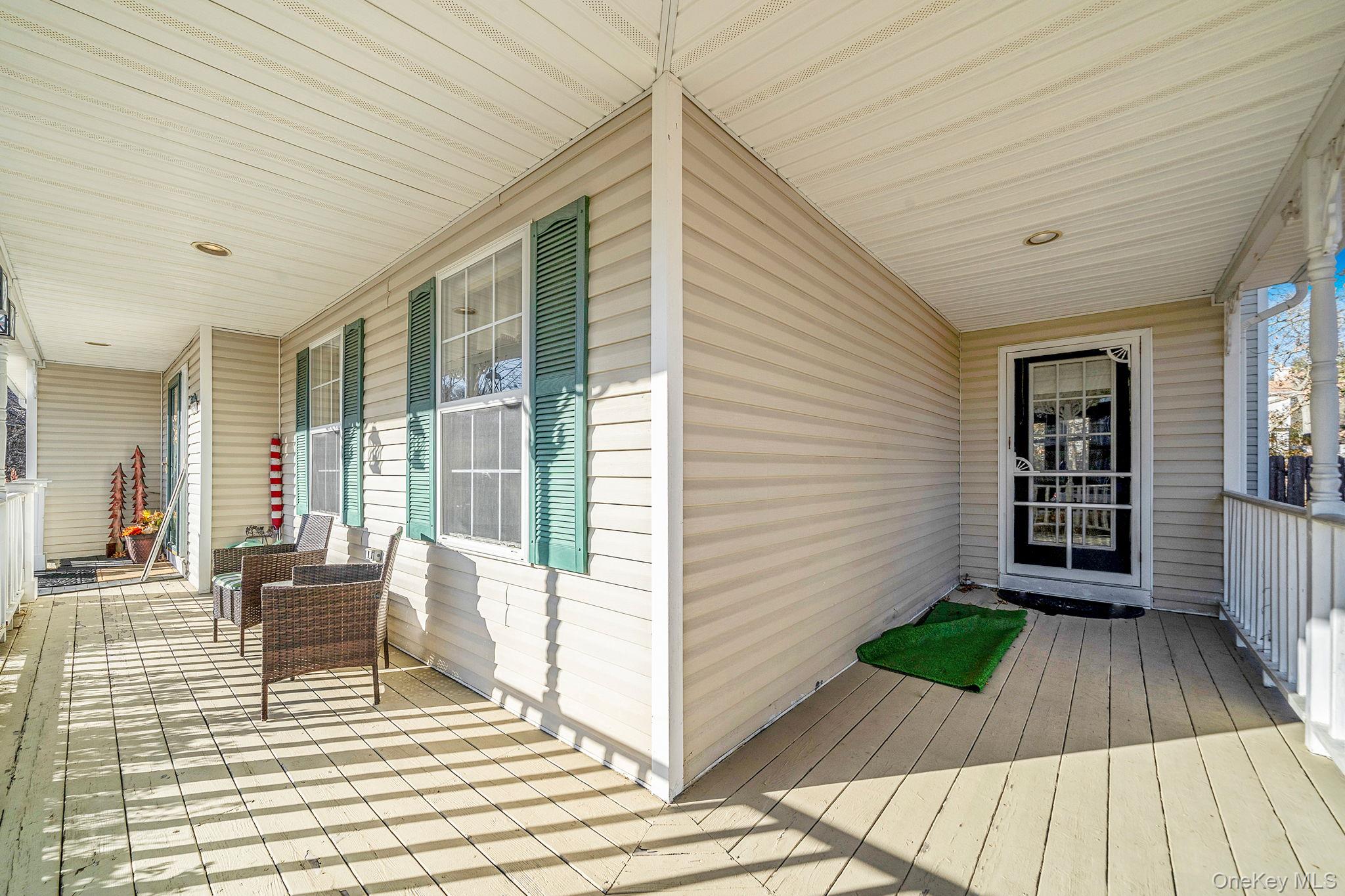 #3 photo, 9 Minto Court, מחוז סאפוק Centereach , NY 11720