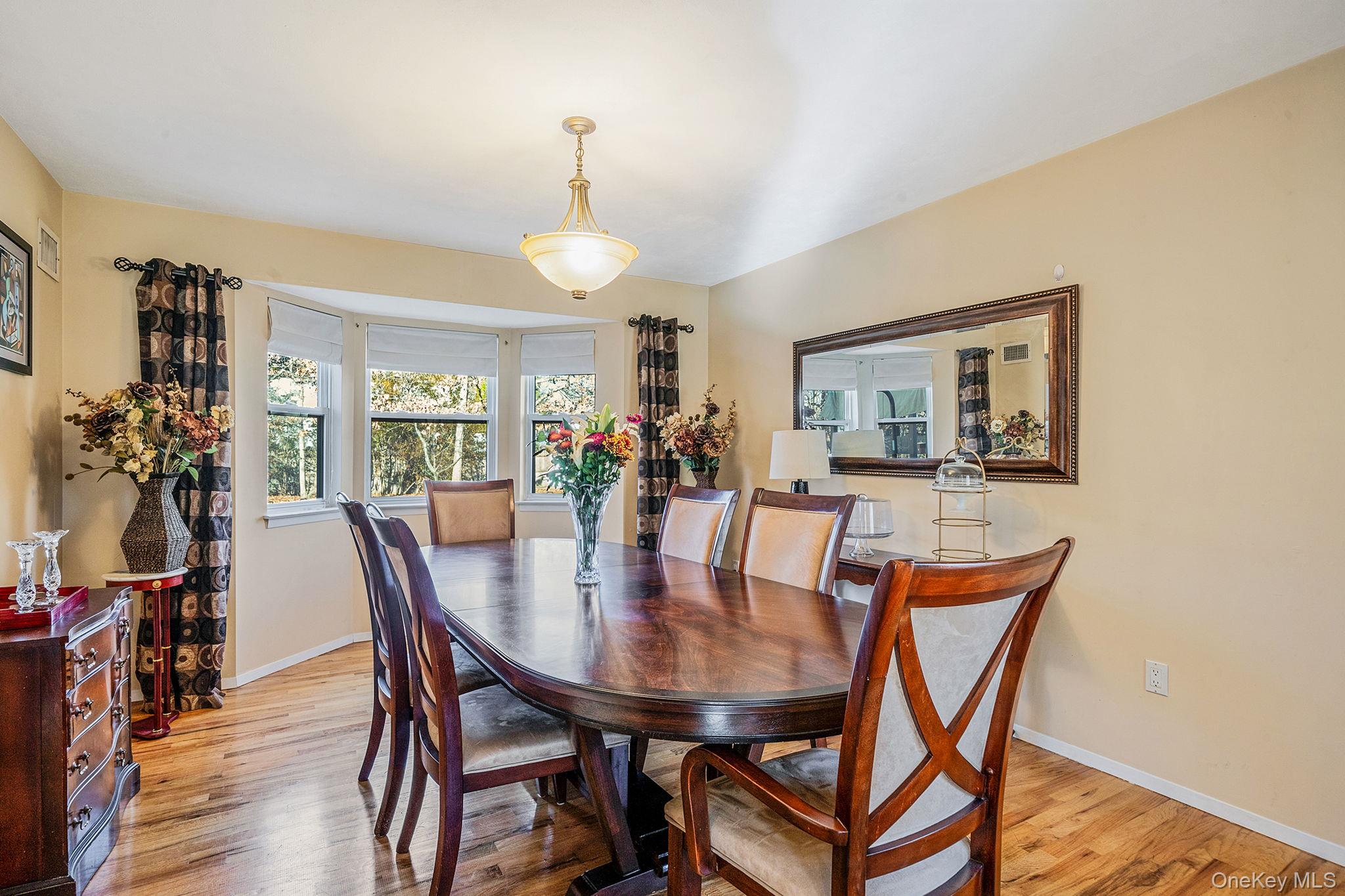 #7 photo, 9 Minto Court, מחוז סאפוק Centereach , NY 11720