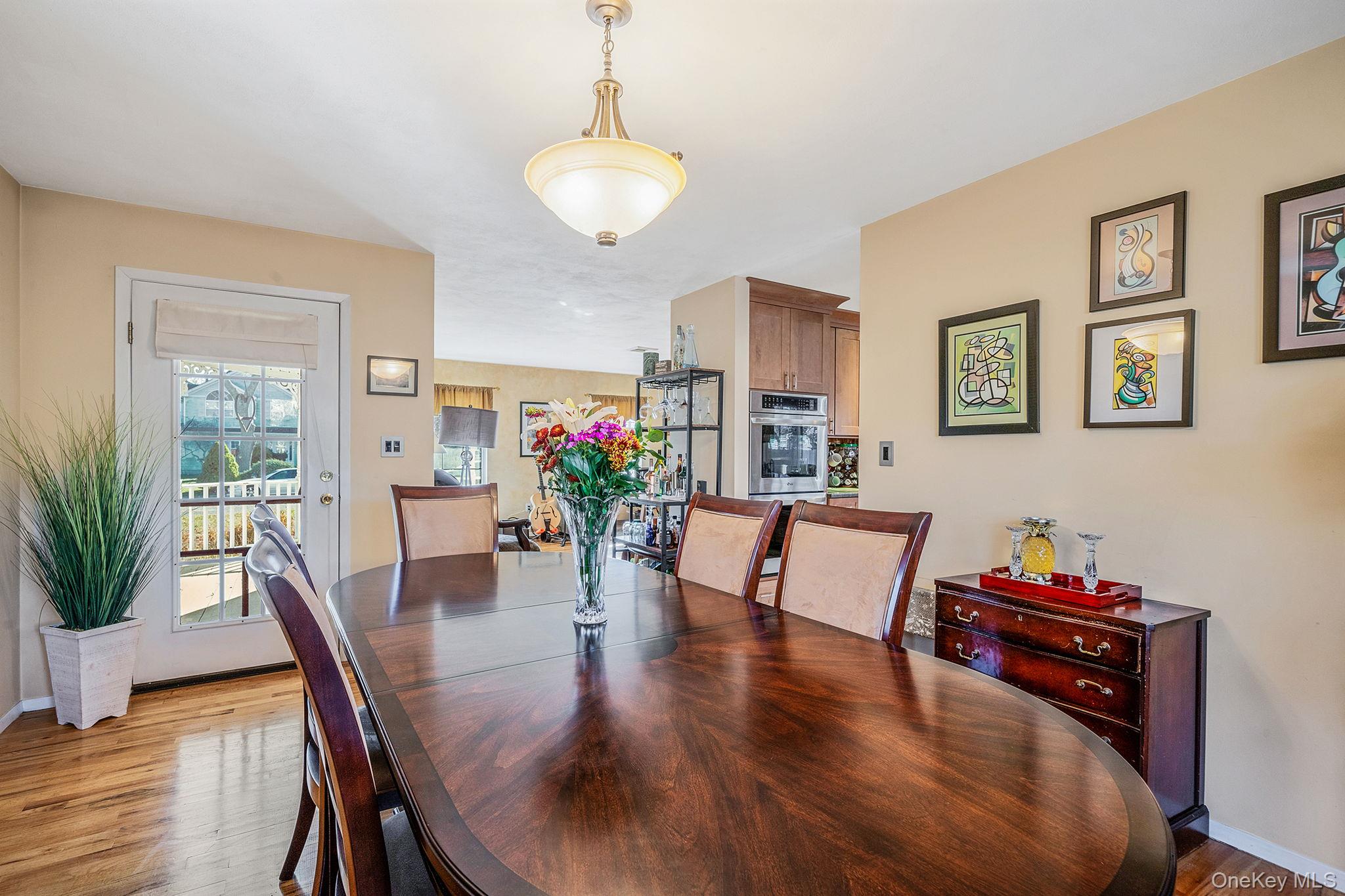 #8 photo, 9 Minto Court, מחוז סאפוק Centereach , NY 11720