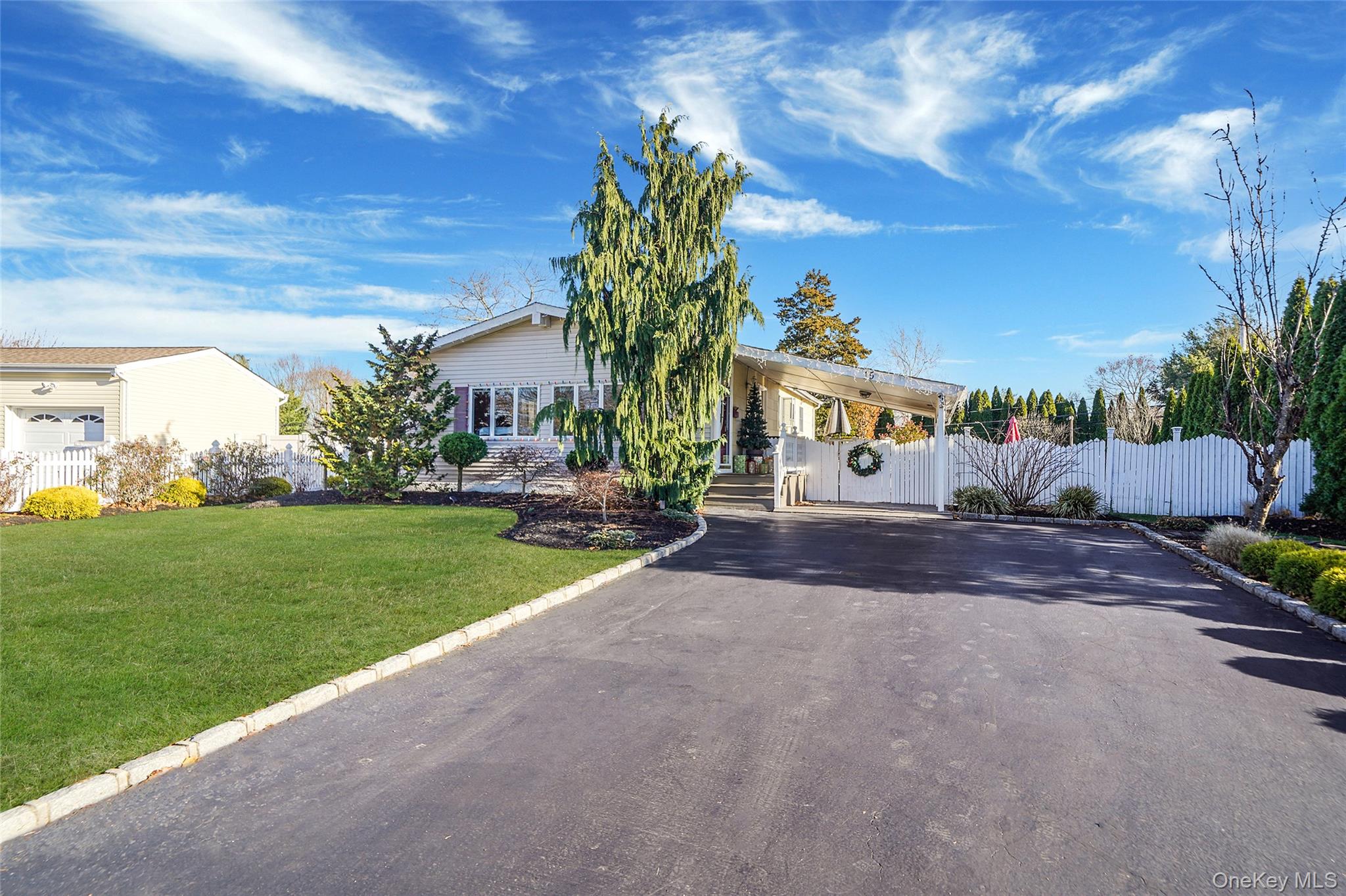 #1 photo, 15 Penn Drive, מחוז סאפוק Smithtown , NY 11787