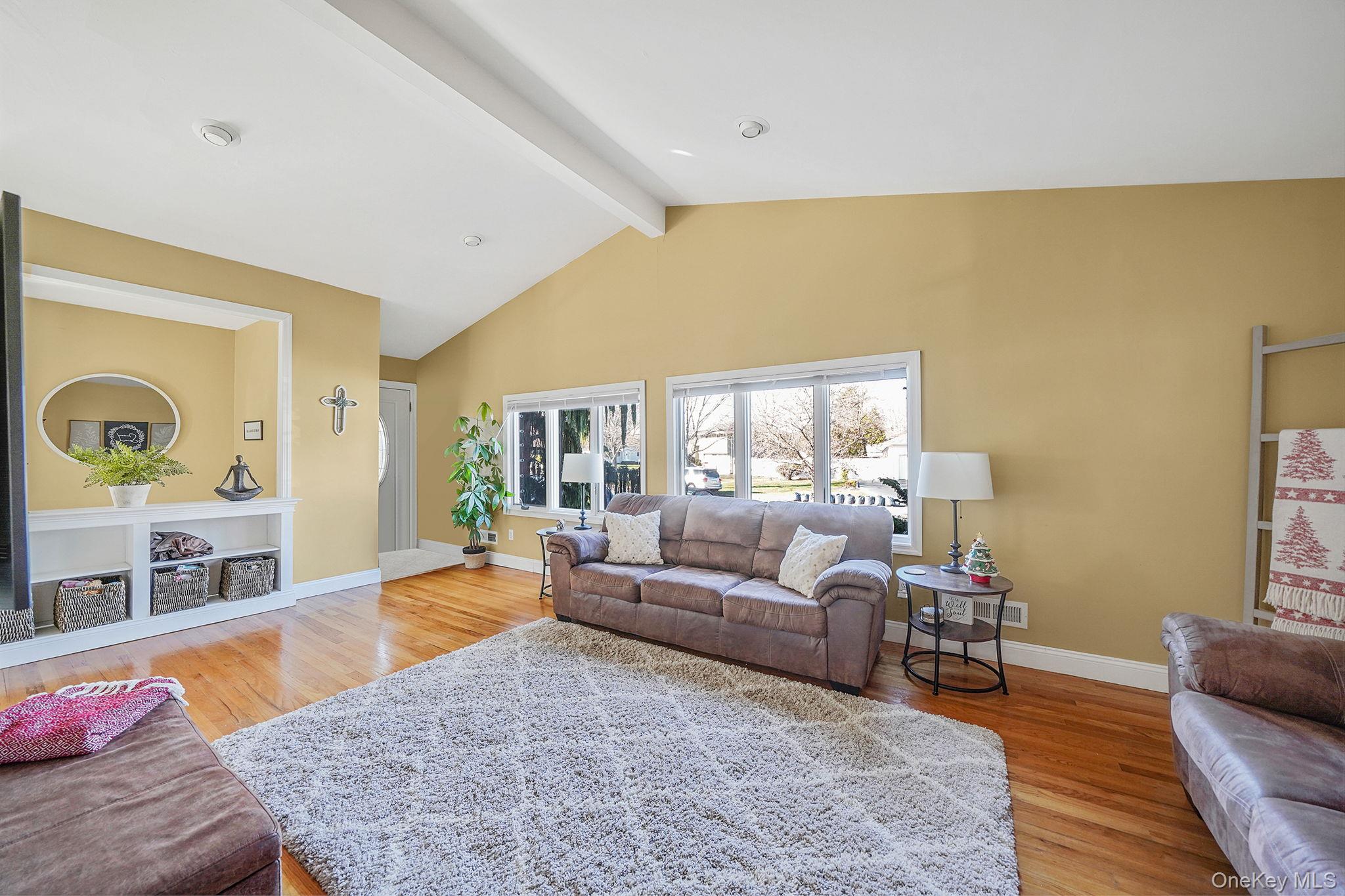 #20 photo, 15 Penn Drive, Smithtown , NY 11787