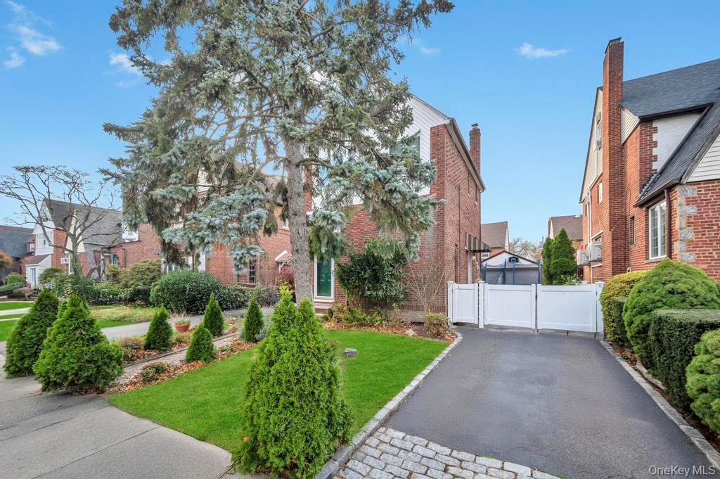 #2 photo, 88 Marlboro Road, מחוז נסאו Valley Stream , NY 11581