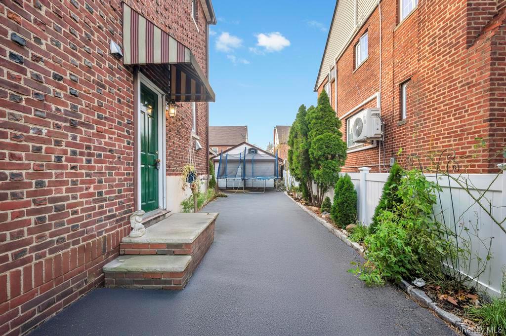 #4 photo, 88 Marlboro Road, מחוז נסאו Valley Stream , NY 11581