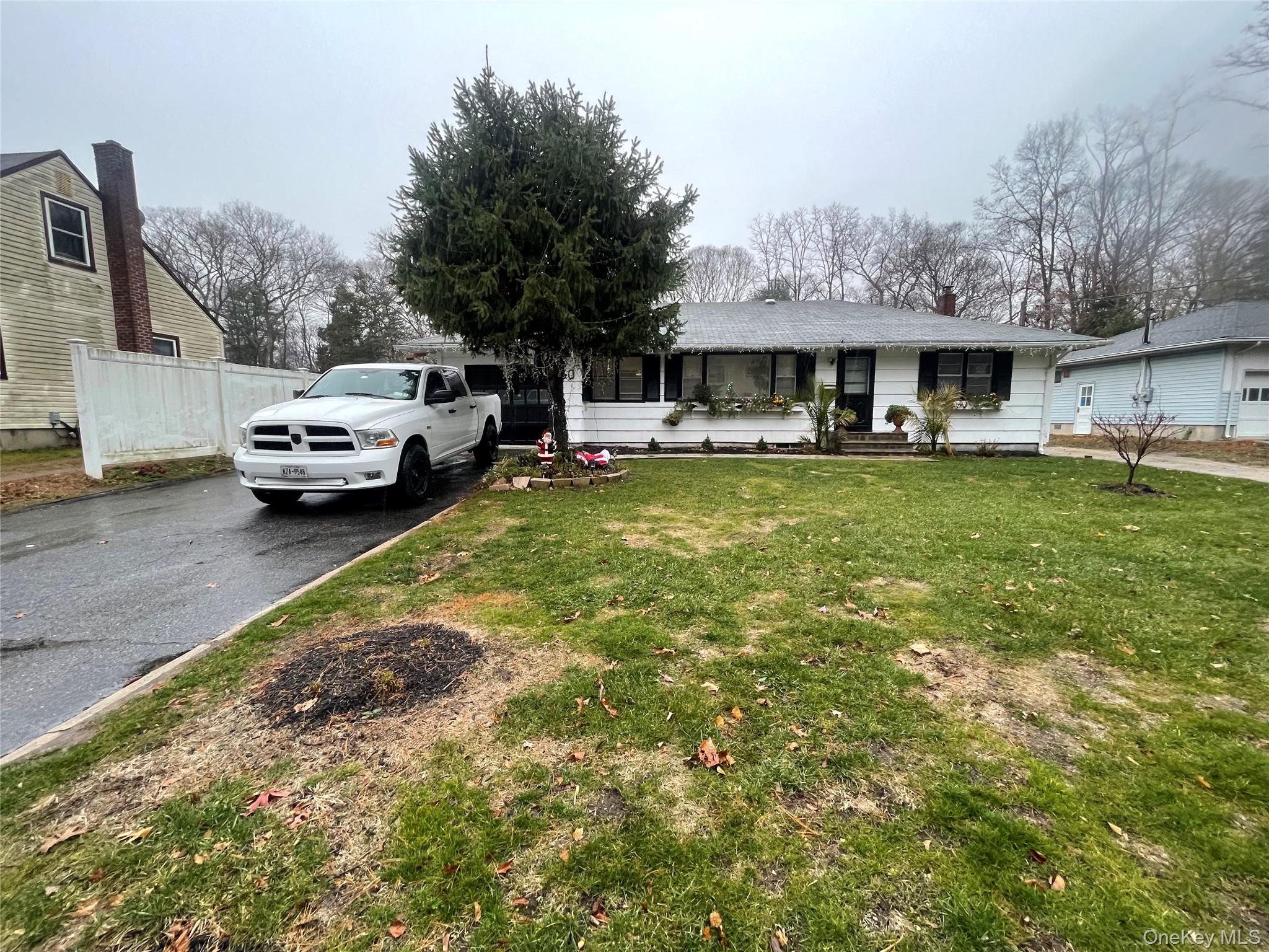 #2 photo, 30 Oakcrest Avenue, מחוז סאפוק Middle Island , NY 11953