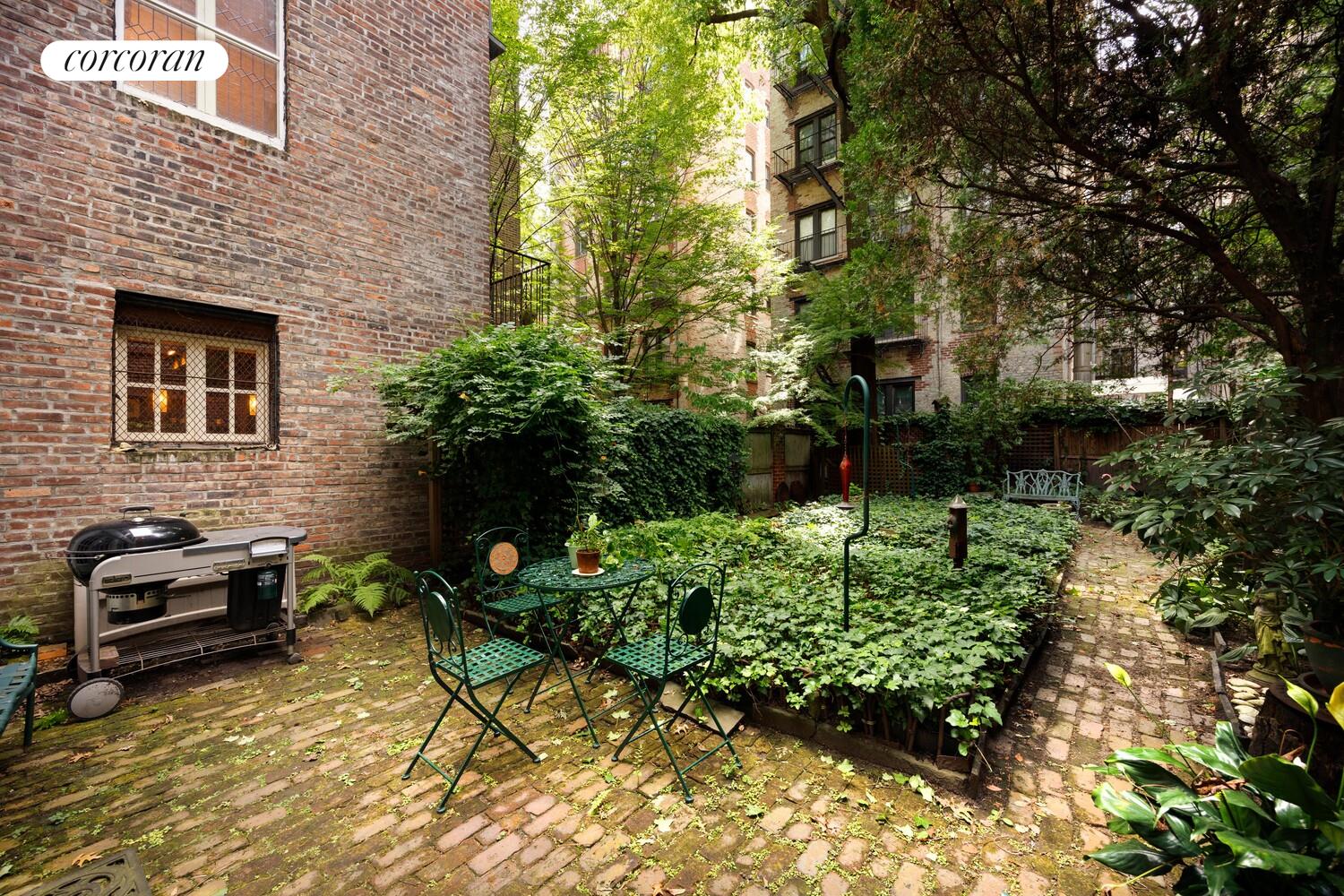 #7 photo, 134 W 13TH Street, Greenwich Village , NY 10011