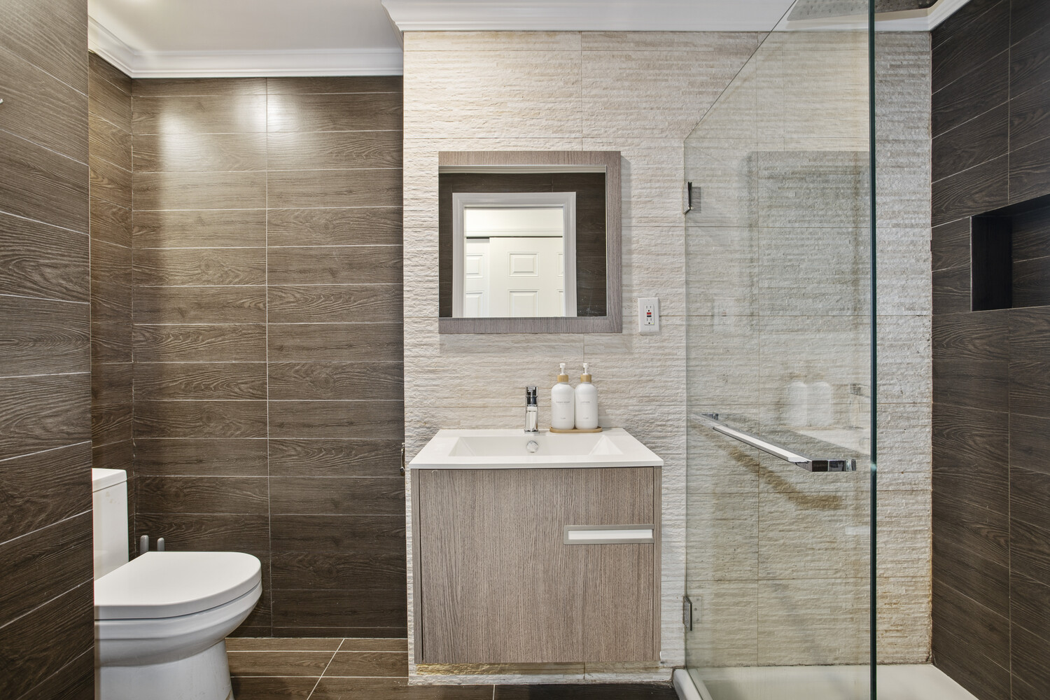 #7 photo, 334 E 5TH Street, East Village , NY 10003