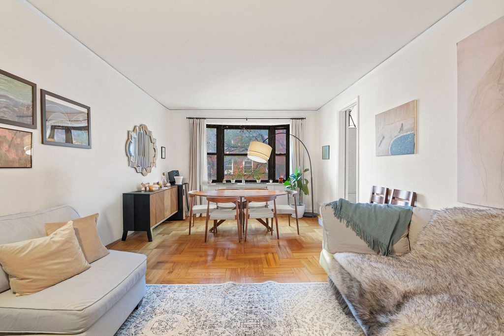 #1 photo, 225 E 74th Street, Upper East Side , NY 10021