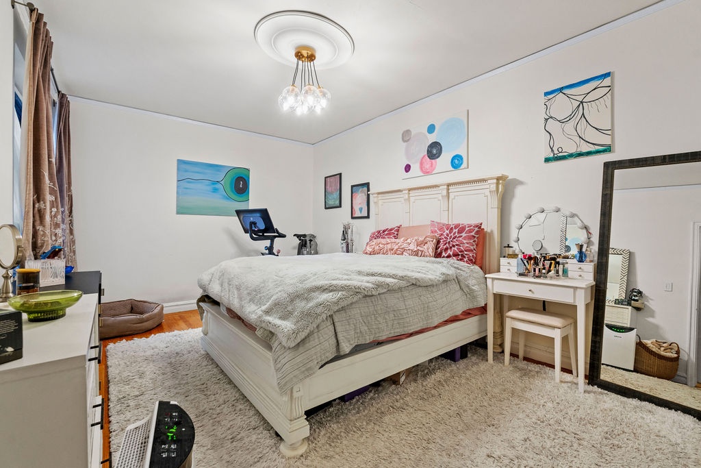 #7 photo, 225 E 74th Street, Upper East Side , NY 10021