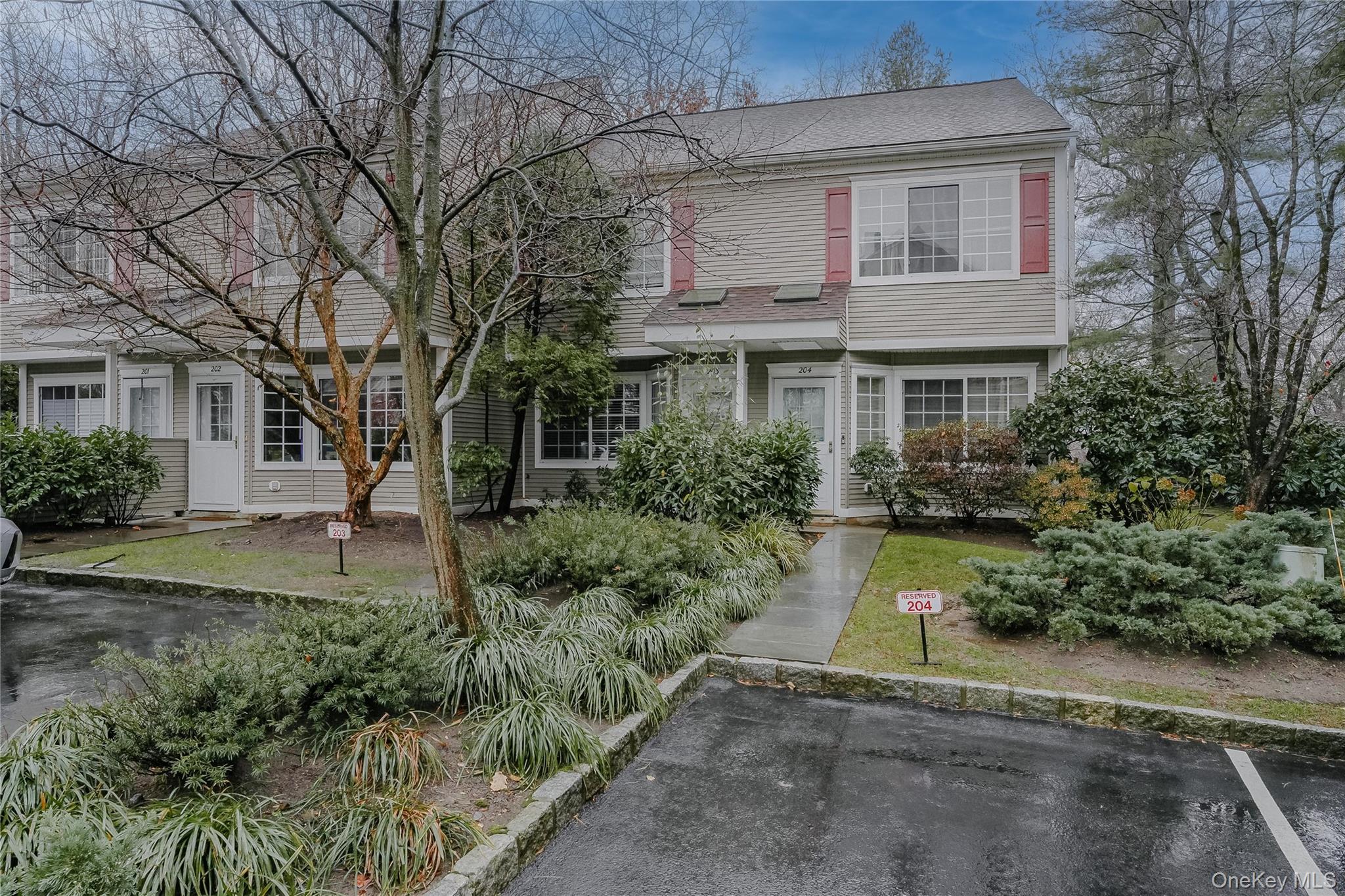 #1 photo, 203 Park Ridge Lane, White Plains , NY 10603