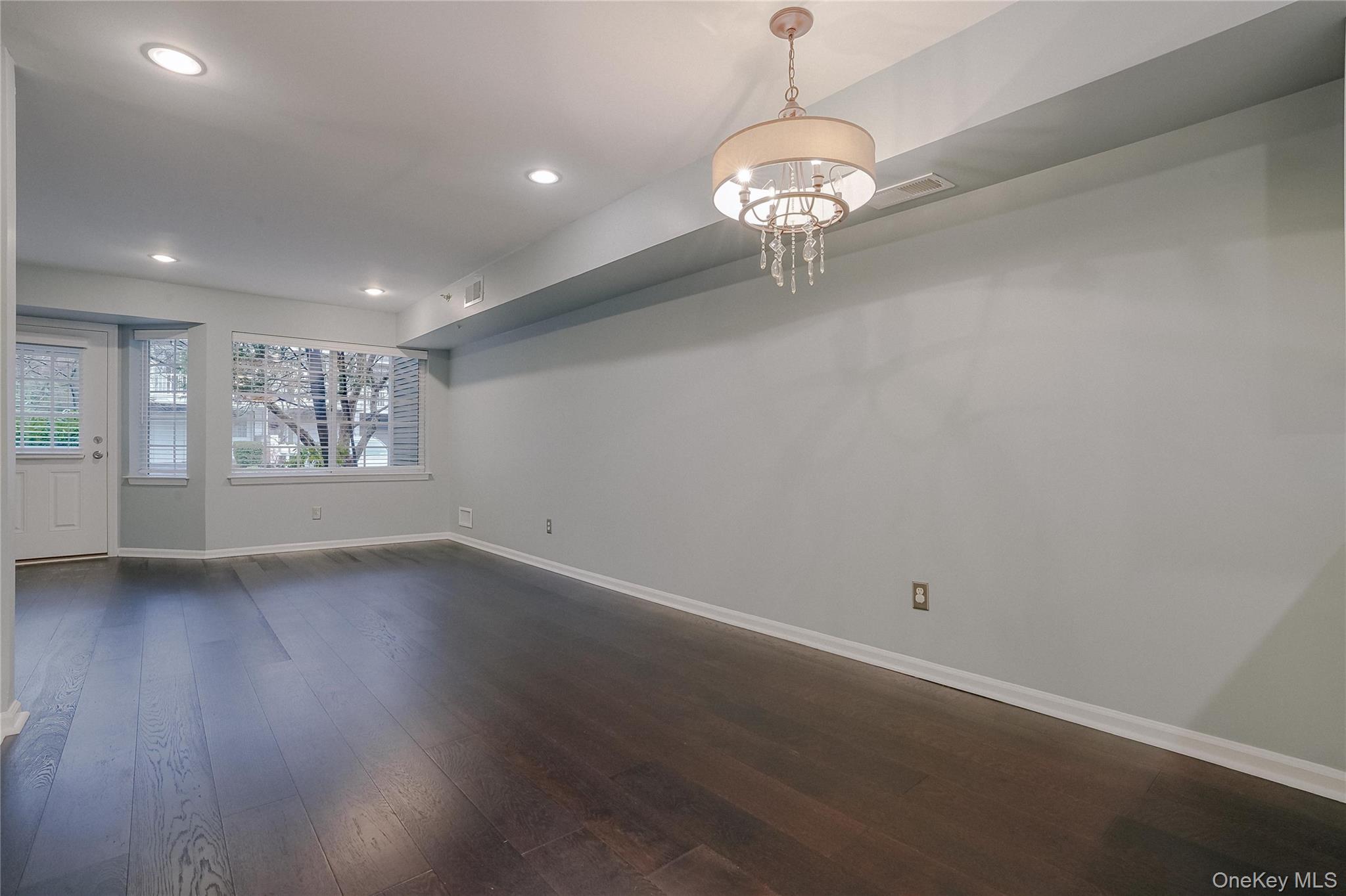 #17 photo, 203 Park Ridge Lane, White Plains , NY 10603