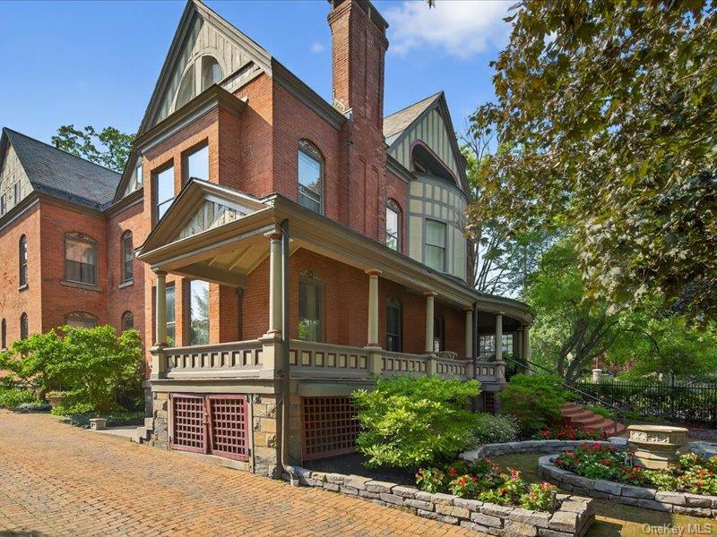 #1 photo, 605 North Broadway, 纽约州 Call Listing Agent , NY 12866