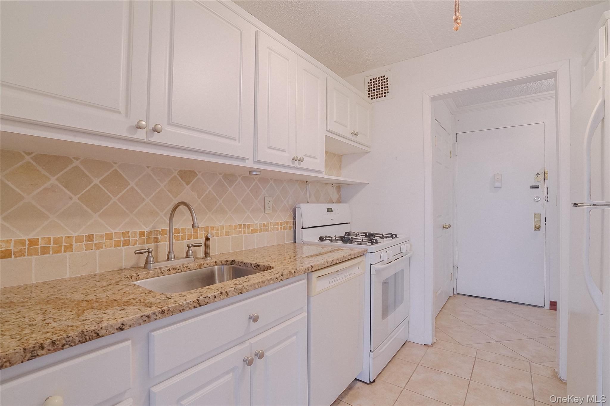 #15 photo, 100 Diplomat Drive, 纽约州 Mount Kisco , NY 10549