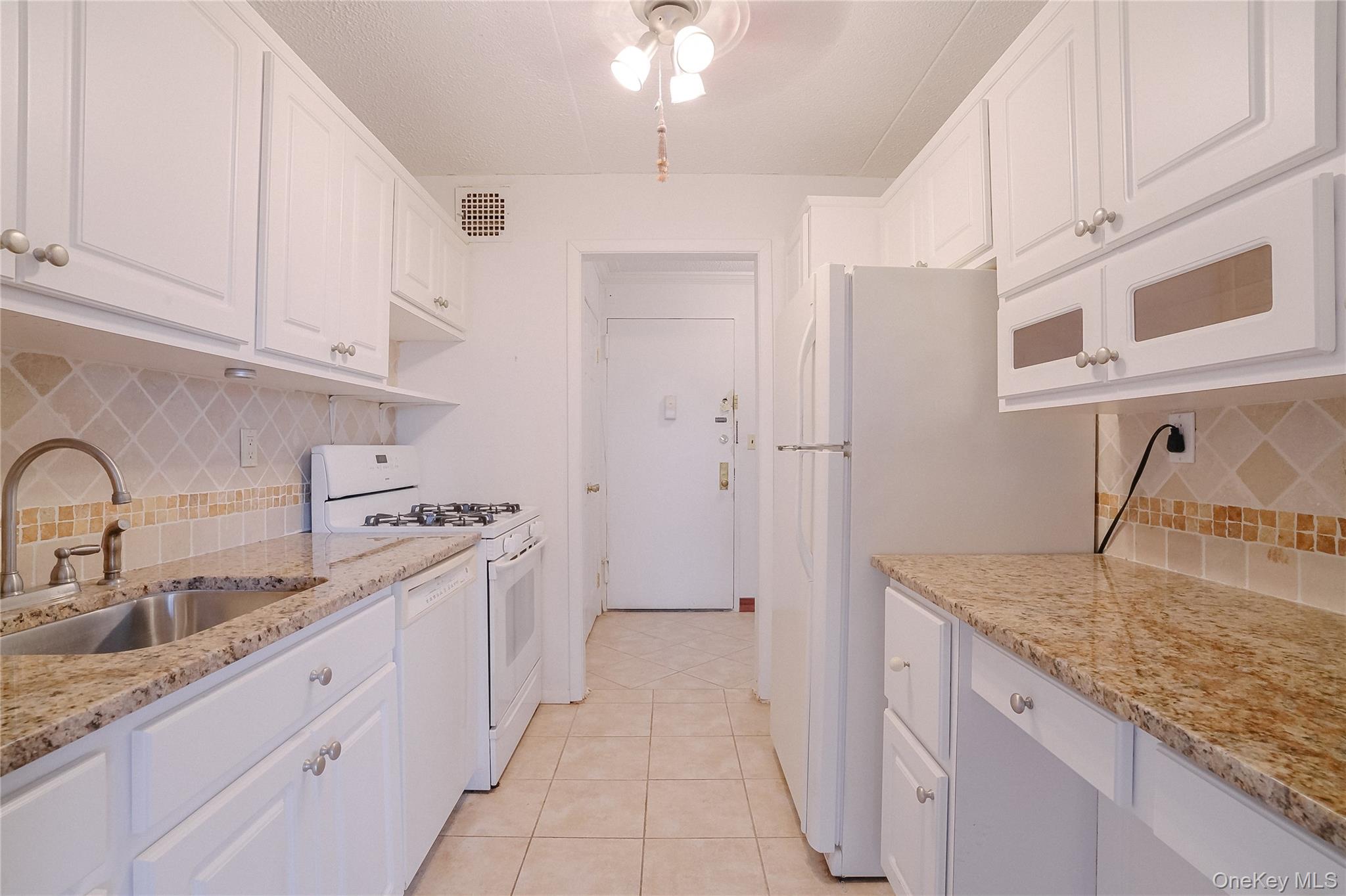 #16 photo, 100 Diplomat Drive, 纽约州 Mount Kisco , NY 10549