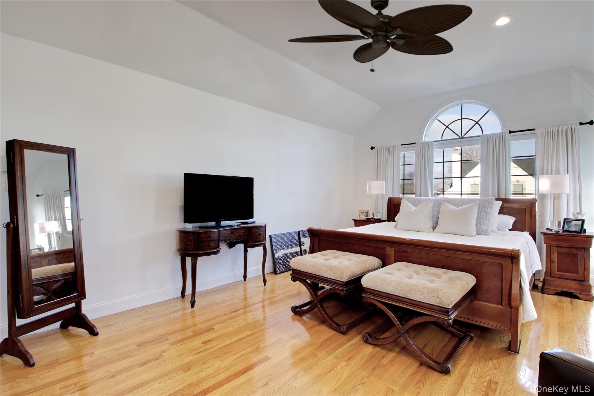 #20 photo, 42 Mora Court, Manhasset , NY 11030